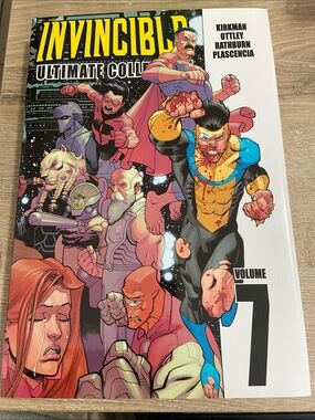 Robert Kirkman Invincible: The Ultimate Collection Volume 7 (Hardback)